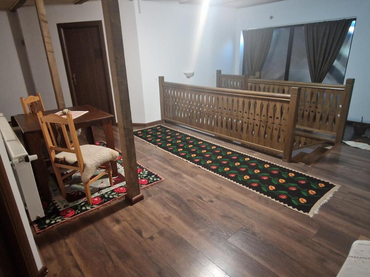 Ograda De La Munte Βίλα Μπραν Εξωτερικό φωτογραφία