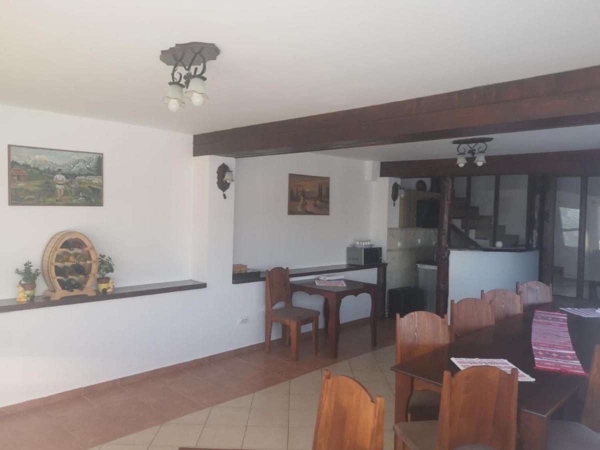 Ograda De La Munte Βίλα Μπραν Εξωτερικό φωτογραφία